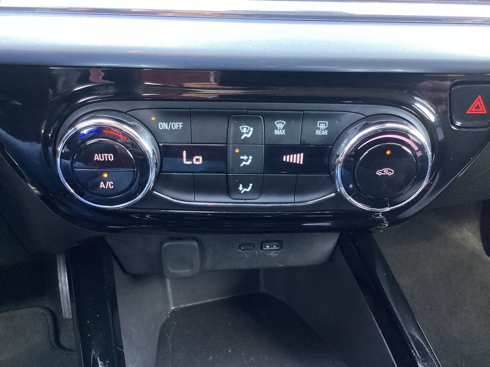 Used 2025 Chevrolet Trax LT FWD image 21