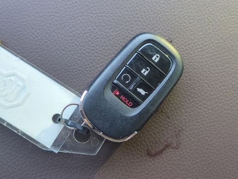 Used 2025 Honda Pilot Elite image 25