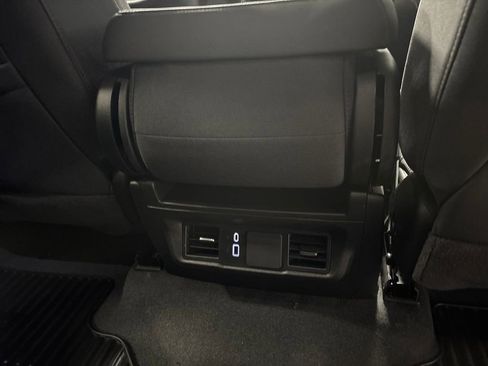 Used 2025 Chevrolet Silverado 1500 Custom image 40