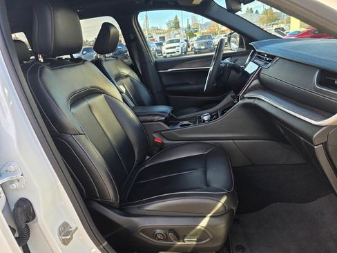 Used 2024 Jeep Grand Cherokee Limited w/ Black Appearance Package image 22