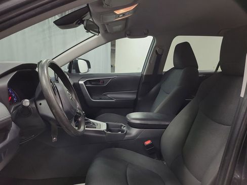 Used 2020 Toyota RAV4 LE image 12