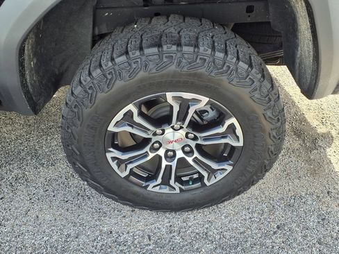 Certified 2024 GMC Canyon AT4 w/ AT4 Premium Package AWD/4WD image 20