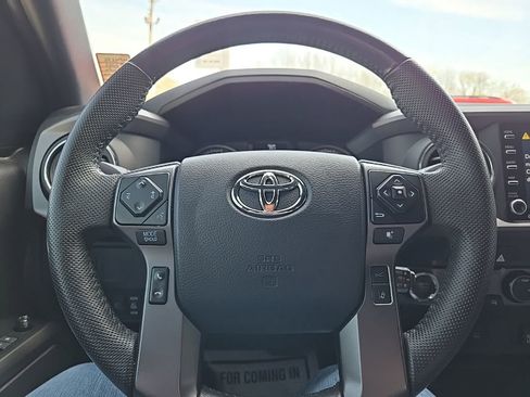 Used 2022 Toyota Tacoma TRD Sport AWD/4WD image 47
