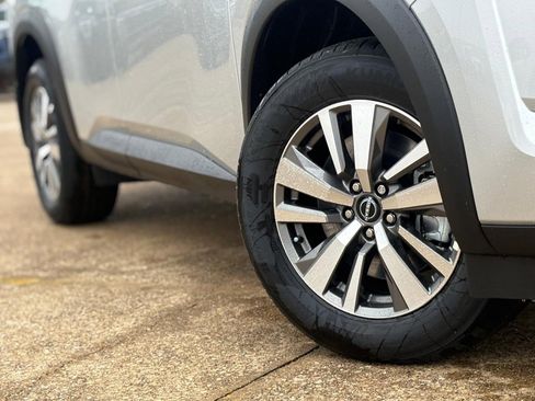 New 2025 Nissan Pathfinder SL image 4