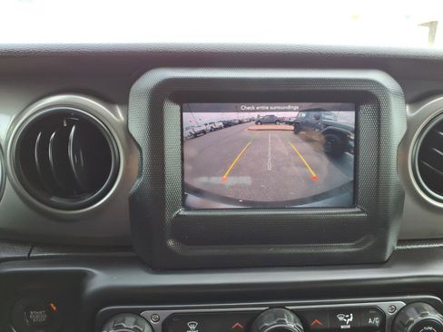 Used 2021 Jeep Wrangler Sport AWD/4WD image 16