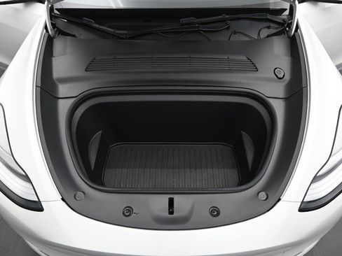 Used 2021 Tesla Model Y Long Range image 25