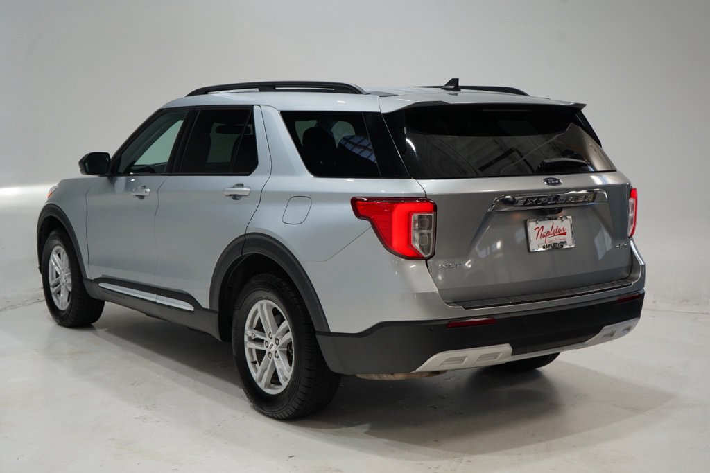 Used 2024 Ford Explorer XLT w/ Equipment Group 202A AWD/4WD image 5