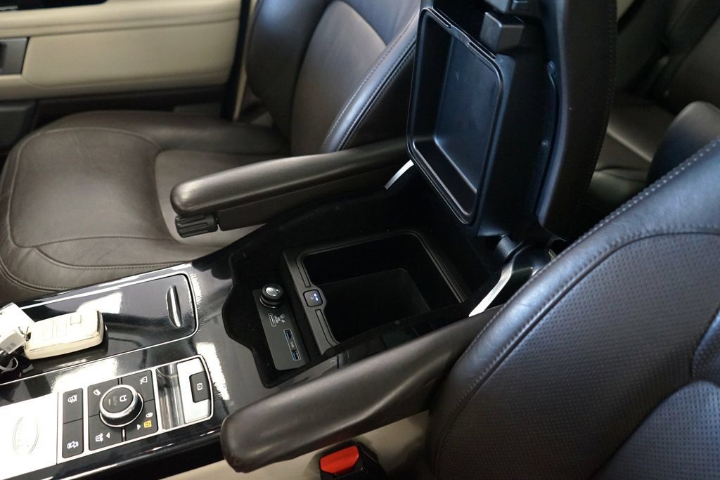 Used 2019 Land Rover Range Rover HSE AWD/4WD image 32