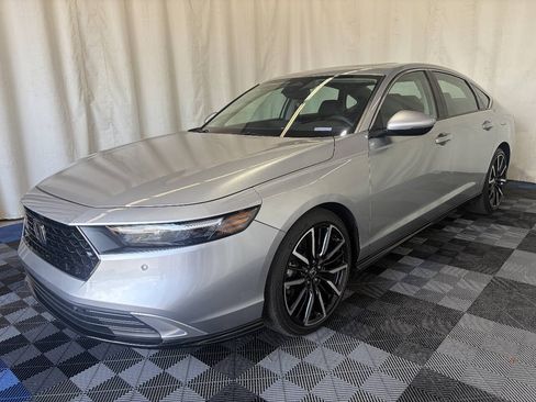 Used 2024 Honda Accord Touring image 2