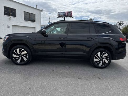 Used 2024 Volkswagen Atlas SE image 3