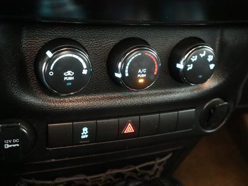 Used 2013 Jeep Wrangler Sport AWD/4WD image 24