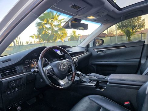 Used 2017 Lexus ES 350 w/ Luxury Package FWD image 5