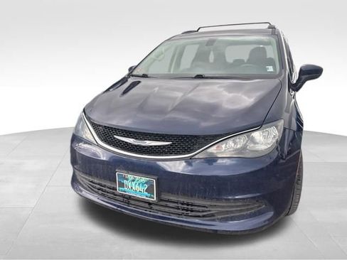 Used 2017 Chrysler Pacifica LX FWD image 6