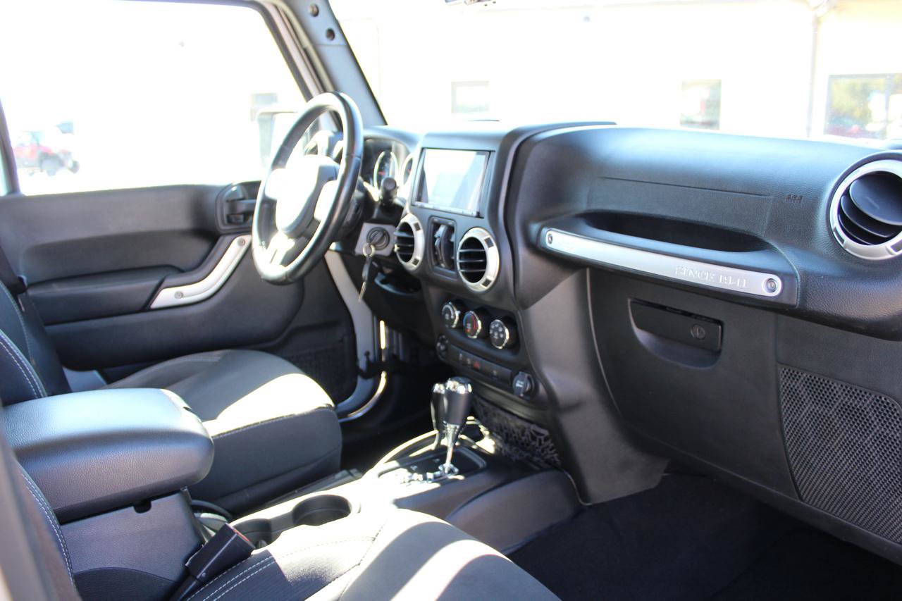 Used 2018 Jeep Wrangler Unlimited Rubicon AWD/4WD image 46
