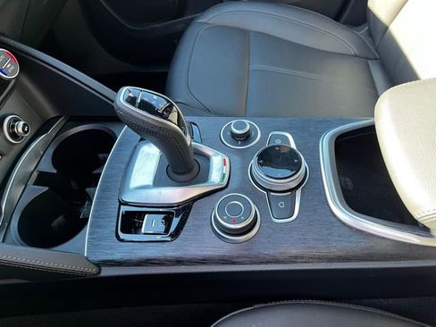 Used 2023 Alfa Romeo Stelvio Sprint image 23