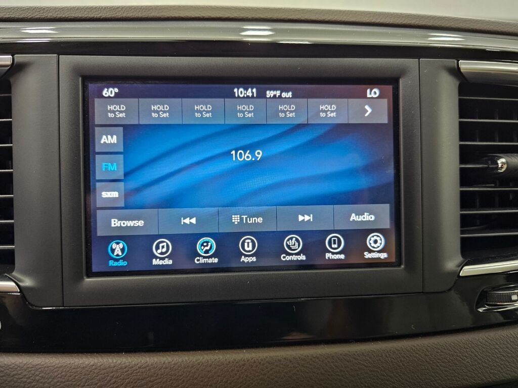Used 2020 Chrysler Pacifica Touring-L FWD image 22