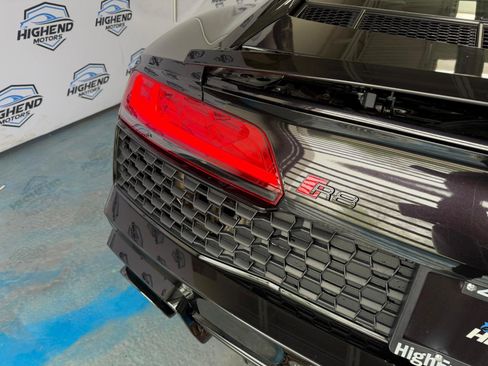 Used 2021 Audi R8 V10 RWD image 38