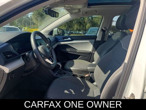 Used 2023 Volkswagen Taos SE w/ Panoramic Sunroof Package image 2