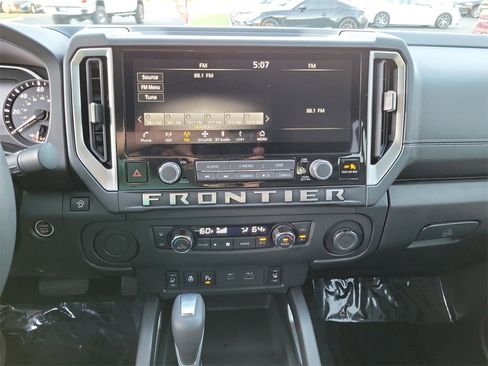 Used 2025 Nissan Frontier SV w/ SV Convenience Package image 13
