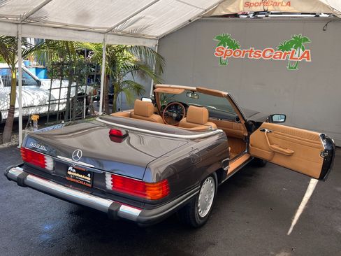 Used 1987 Mercedes-Benz 560 SL image 3