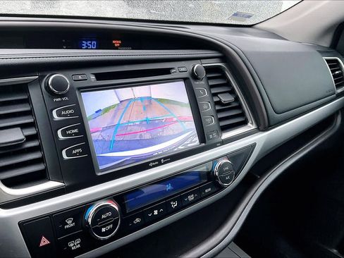 Used 2014 Toyota Highlander XLE image 26