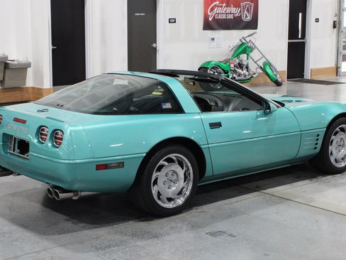 Used 1991 Chevrolet Corvette Coupe RWD image 6