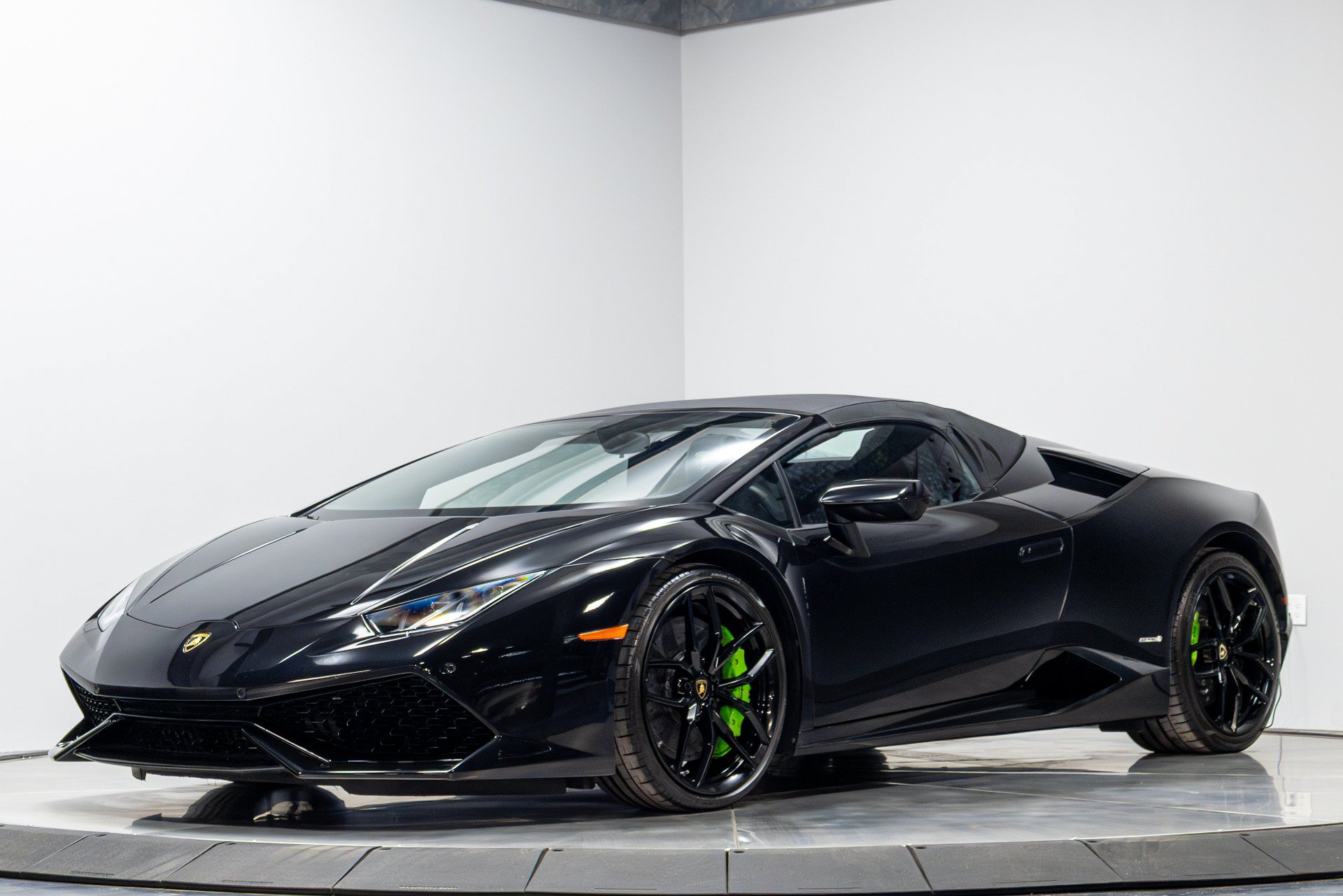 Used 2017 Lamborghini Huracan LP 610-4 AWD/4WD image 4