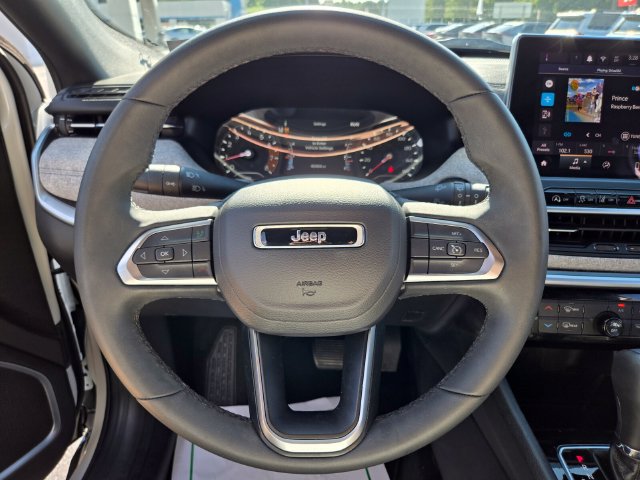 Used 2024 Jeep Compass Latitude AWD/4WD image 31
