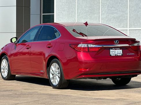 Used 2013 Lexus ES 300h w/ Luxury Pkg image 6