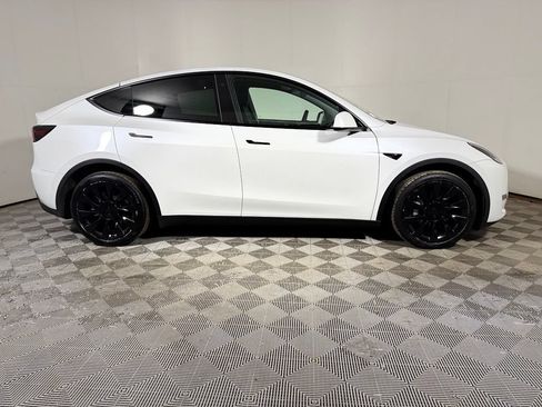 Used 2022 Tesla Model Y Long Range AWD/4WD image 8