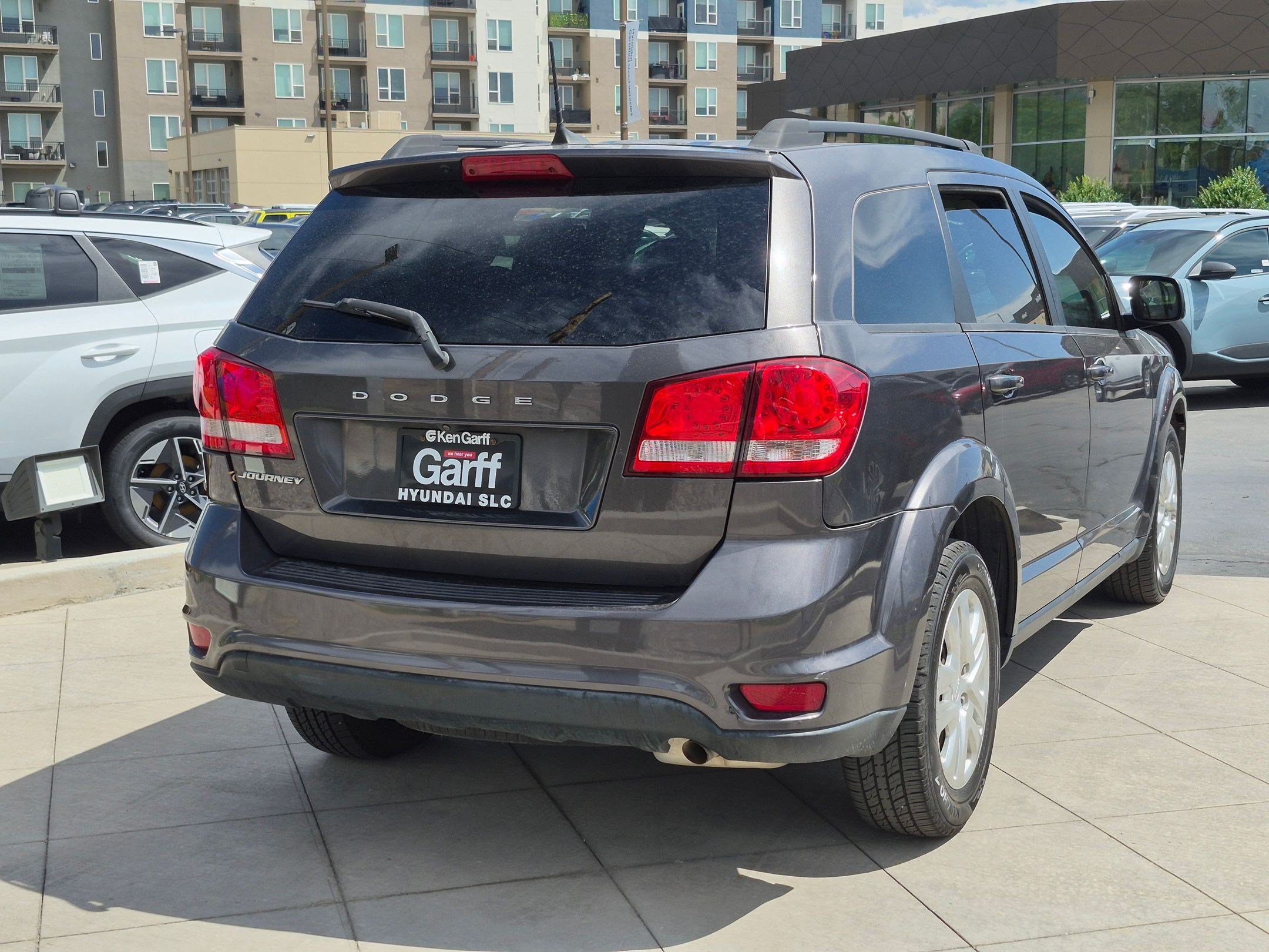 Used 2019 Dodge Journey SE w/ Connectivity Group FWD image 3