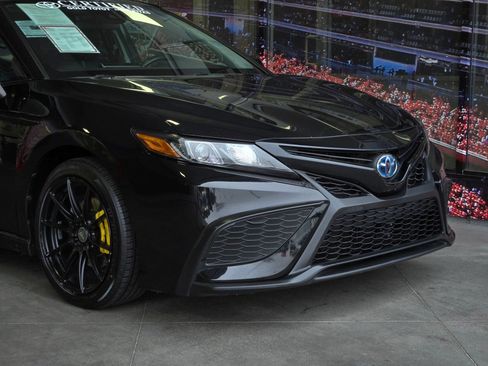 Certified 2022 Toyota Camry SE FWD image 2