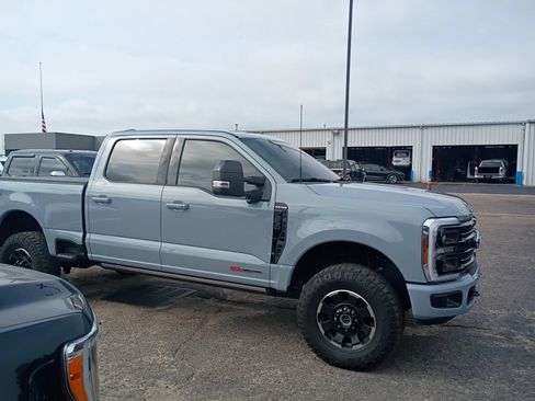 Used 2025 Ford F250 Platinum w/ Tremor Off-Road Package AWD/4WD image 4