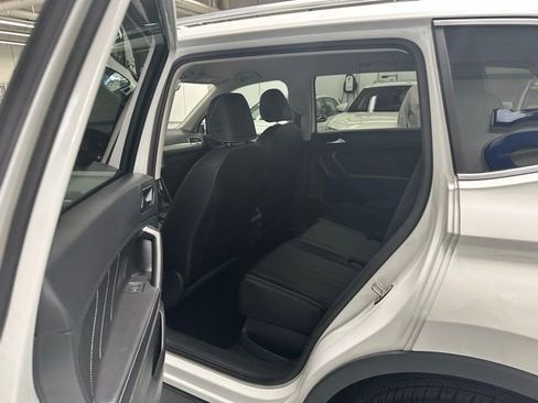 Used 2023 Volkswagen Tiguan SE AWD/4WD image 9