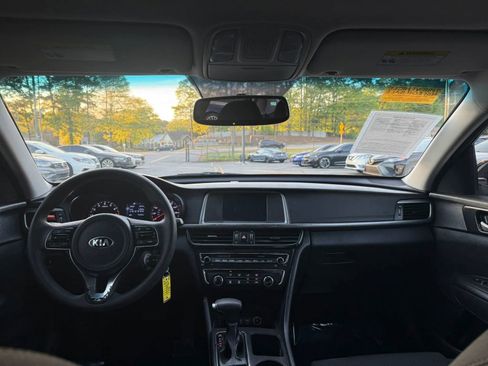 Used 2018 Kia Optima LX FWD image 26