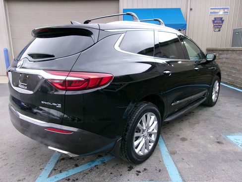 Used 2019 Buick Enclave Essence w/ LPO, Luxury Package image 6