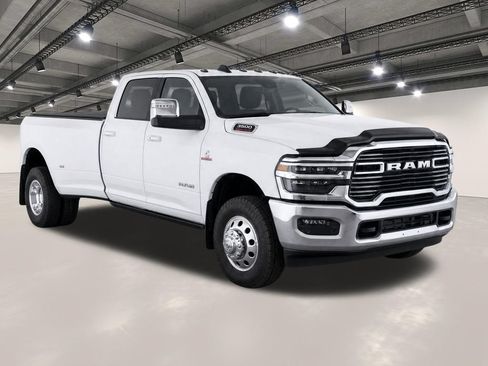 Used 2025 RAM 3500 Laramie AWD/4WD image 2