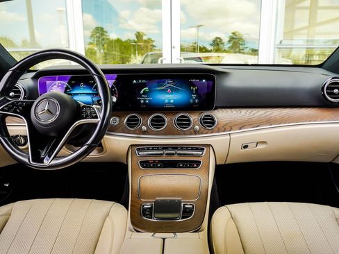 Used 2022 Mercedes-Benz E 350 Sedan image 5