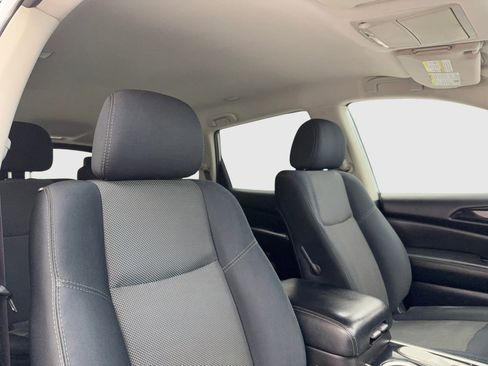 Used 2018 Nissan Pathfinder SV image 41