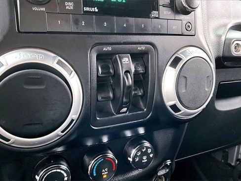 Used 2014 Jeep Wrangler Unlimited Rubicon w/ Dual Top Group image 21