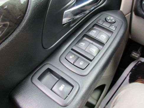 Used 2019 Dodge Grand Caravan SE FWD image 21