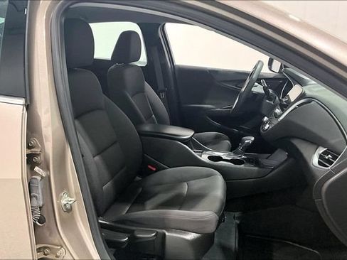 Used 2022 Chevrolet Malibu LS FWD image 35