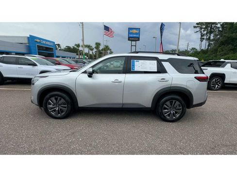 Used 2024 Nissan Pathfinder SV AWD/4WD image 5