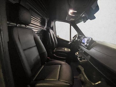 Used 2025 Mercedes-Benz Sprinter 2500 image 16