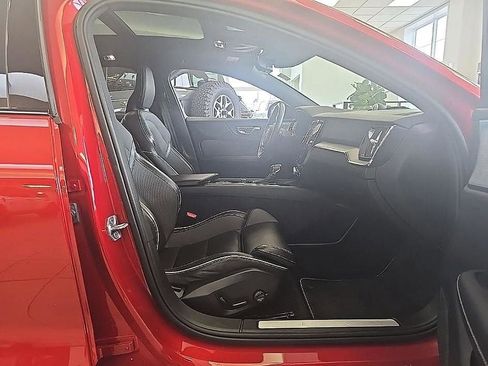 Used 2019 Volvo S60 T6 R-Design image 34