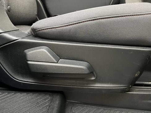 Used 2025 Ford Explorer Active RWD image 26