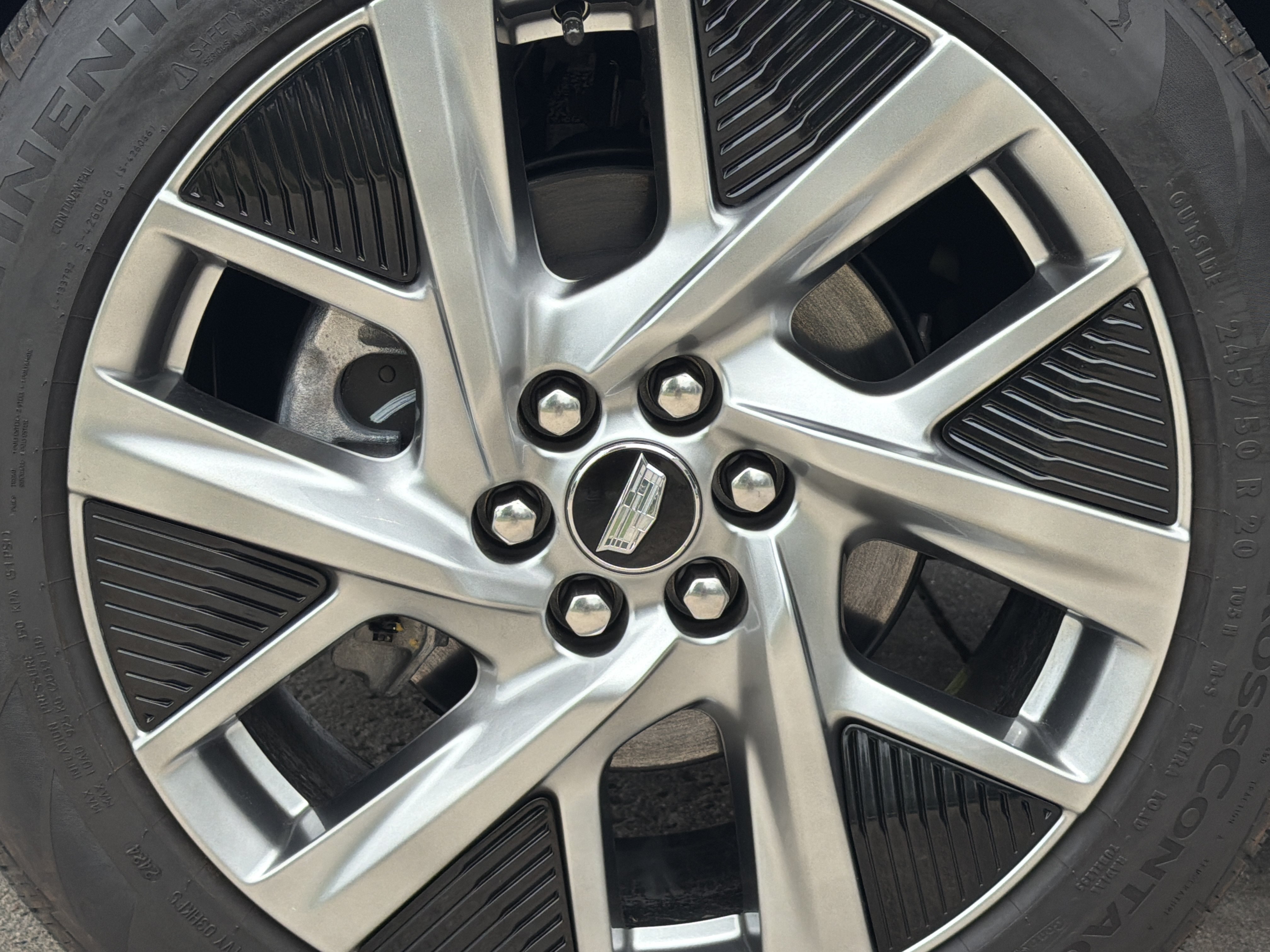 Used 2025 Cadillac Optiq Luxury 2 w/ LPO, Floor Liner Package AWD/4WD image 18
