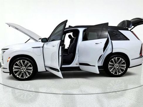 Used 2026 Cadillac Vistiq Platinum w/ LPO, Floor Liner Package AWD/4WD image 15