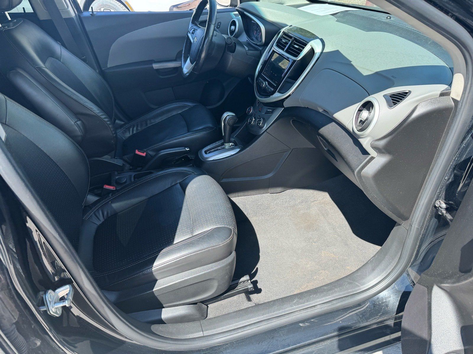 Used 2018 Chevrolet Cruze LT w/ Convenience Package FWD image 26