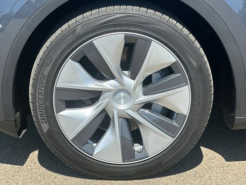 Used 2023 Tesla Model Y Long Range AWD/4WD image 42